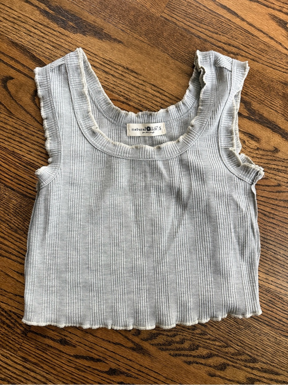 NATURAL LIFE Light Gray Ribbed Ruffle Edge Crop Tank